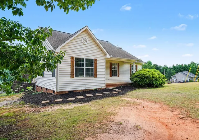 Photo 3 of Sale Pending at 778 Windmill Hl Rd, Inman, SC 29349 | MLS# SPN339251 | Listing updated on 2026-09-23
