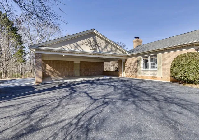 Photo 3 of Single family home for sale at 136 Club Dr, Simpsonville, SC 29681 | MLS# SPN339268 | Listing updated on 2026-07-11