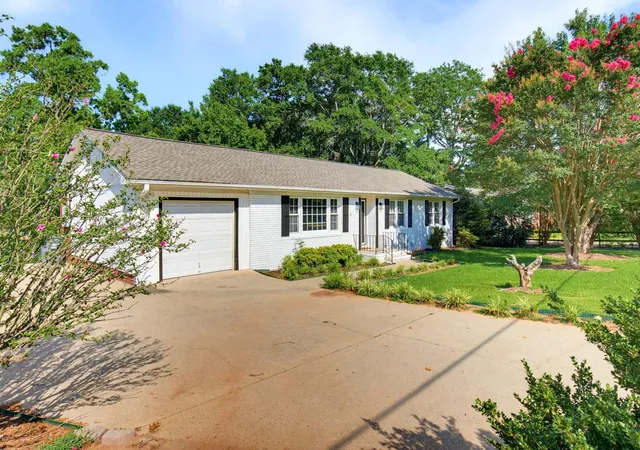 Photo 3 of Single family home for sale at 107 Luther Pl, Spartanburg, SC 29301 | MLS# SPN339319 | Listing updated on 2026-07-12