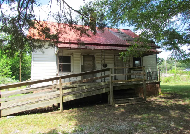 Homes for sale in Pickens, SC | 637 Railroad St, Pickens, SC 29671 | MLS# SPN339326