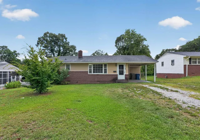 Photo 2 of Single family home for sale at 417 Crestview Dr, Spartanburg, SC 29306 | MLS# SPN339331 | Listing updated on 2026-08-27