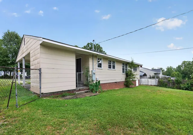 Photo 3 of Single family home for sale at 417 Crestview Dr, Spartanburg, SC 29306 | MLS# SPN339331 | Listing updated on 2026-08-27