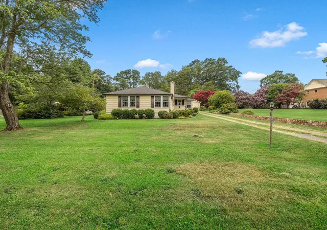 Photo 3 of Single family home for sale at 410 Allison Dr, Spartanburg, SC 29306 | MLS# SPN339397 | Listing updated on 2026-08-22