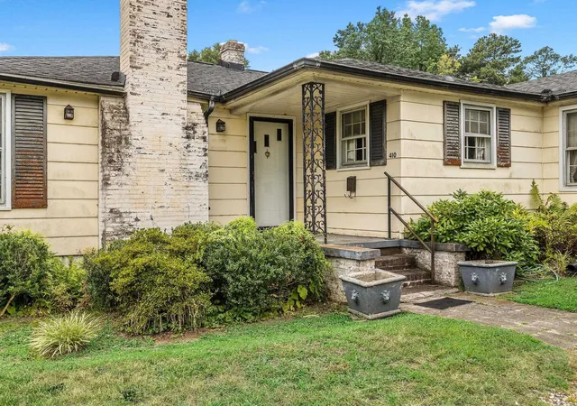 Photo 3 of Single family home for sale at 410 Allison Dr, Spartanburg, SC 29306 | MLS# SPN339397 | Listing updated on 2026-08-22