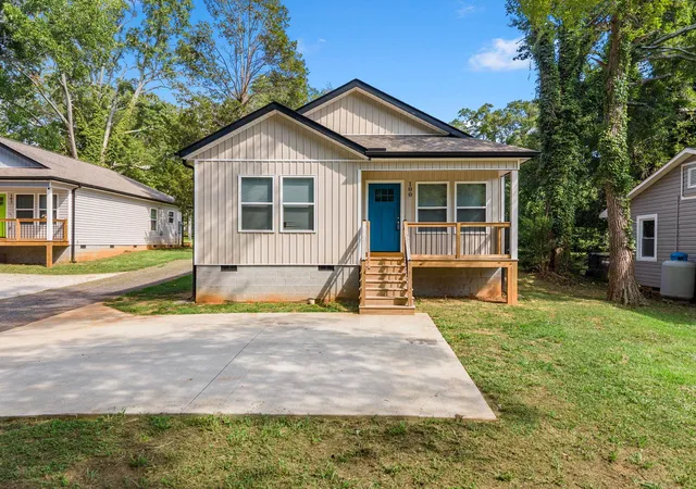 Photo 1 of Single family home for sale at 100 Prospect Ave, Spartanburg, SC 29306 | MLS# SPN339415 | Listing updated on 2026-10-16