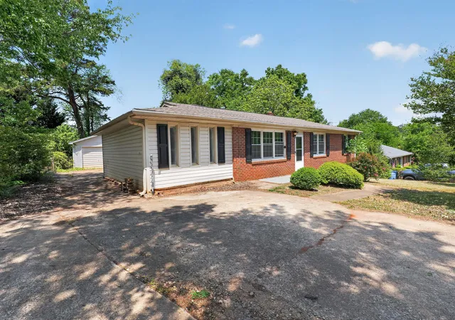 Homes for sale in Greenville, SC | 101 Sharon Dr Dr, Greenville, SC 29617 | MLS# SPN339437