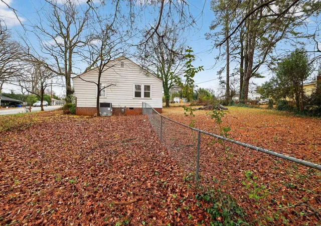 Homes for sale in Spartanburg, SC | 325 Merideth Cir, Spartanburg, SC 29306 | MLS# SPN339440