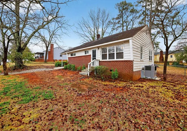 Homes for sale in Spartanburg, SC | 325 Merideth Cir, Spartanburg, SC 29306 | MLS# SPN339440