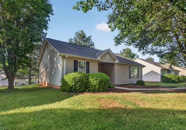 Homes for sale in Spartanburg, SC | 526 Lavendula St, Spartanburg, SC 29301 | MLS# SPN339443