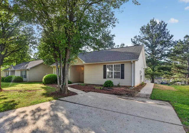 Homes for sale in Spartanburg, SC | 526 Lavendula St, Spartanburg, SC 29301 | MLS# SPN339443