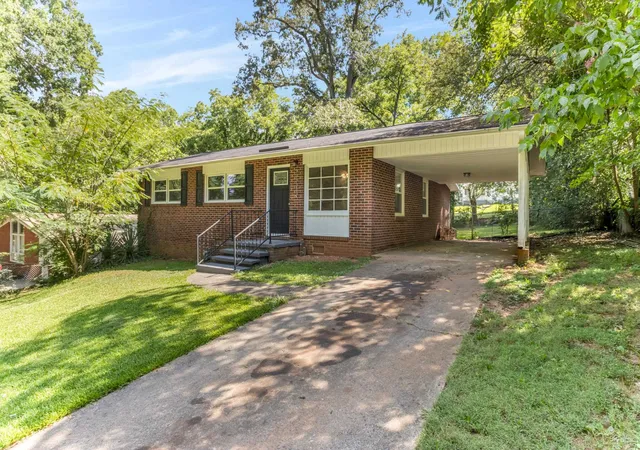 Photo 3 of Single family home for sale at 202 Lakeview Dr, Gaffney, SC 29340 | MLS# SPN339463 | Listing updated on 2026-09-19