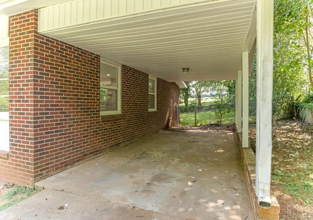 Photo 3 of Single family home for sale at 202 Lakeview Dr, Gaffney, SC 29340 | MLS# SPN339463 | Listing updated on 2026-10-08