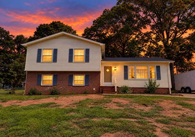 Photo 2 of Single family home for sale at 313 Alder Dr, Simpsonville, SC 29680 | MLS# SPN339522 | Listing updated on 2026-10-09