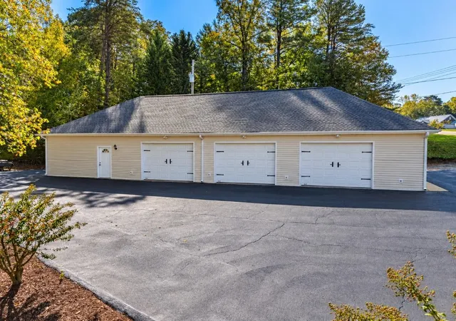 Photo 2 of Single family home for sale at 901 Bennetts Brg Rd, Greer, SC 29651 | MLS# SPN339636 | Listing updated on 2026-10-21