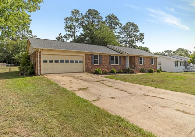 Photo 3 of Single family home for sale at 112 Shoally Park Dr, Boiling Springs, SC 29316 | MLS# SPN339647 | Listing updated on 2026-10-16