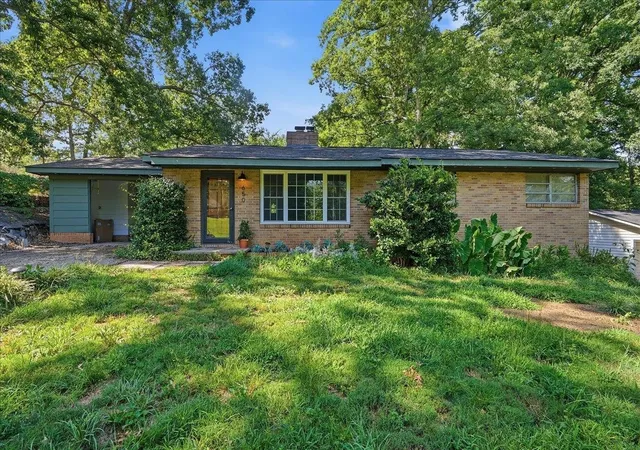 Photo 3 of Single family home for sale at 650 Springhill Ave, Spartanburg, SC 29303 | MLS# SPN339719 | Listing updated on 2026-10-15