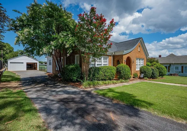 Photo 4 of Sale Pending at 6 Oakland Ave, Inman, SC 29349 | MLS# SPN339878 | Listing updated on 2026-08-27