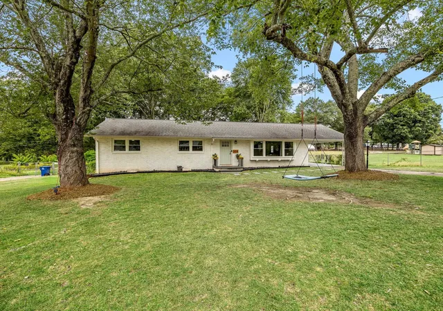Photo 2 of Sale Pending at 304 Earl Dr, Spartanburg, SC 29306 | MLS# SPN339880 | Listing updated on 2026-08-13