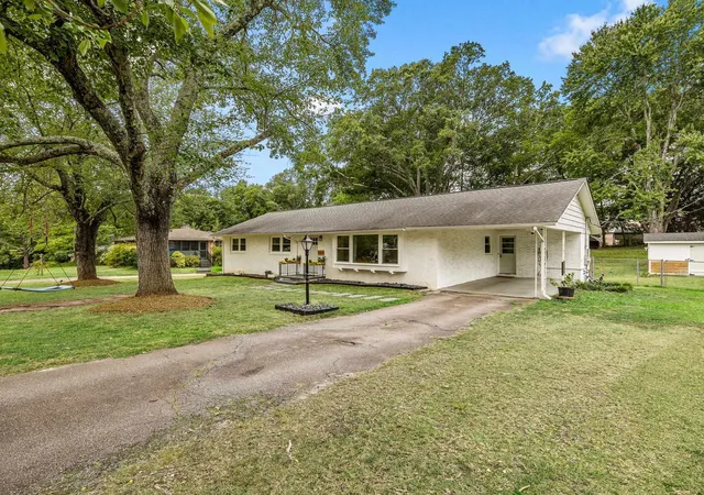 Photo 3 of Sale Pending at 304 Earl Dr, Spartanburg, SC 29306 | MLS# SPN339880 | Listing updated on 2026-08-13