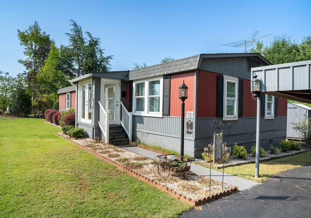 Photo 3 of Manufactured home for sale at 111 Sherland Dr, Boiling Springs, SC 29316 | MLS# SPN340039 | Listing updated on 2026-10-07