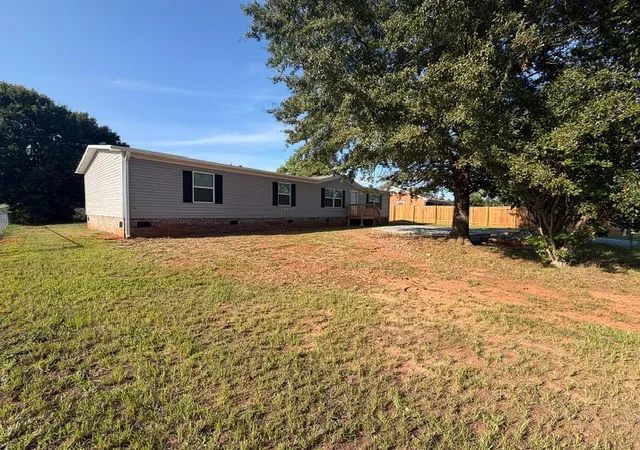 Photo 3 of Manufactured home for sale at 210 Thompson Rd, Chesnee, SC 29323 | MLS# SPN340101 | Listing updated on 2026-09-23