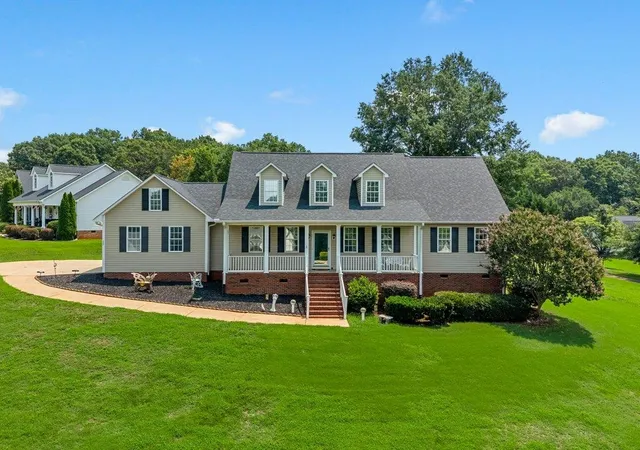 Photo 1 of Single family home for sale at 404 Shallowford Dr, Boiling Springs, SC 29316 | MLS# SPN340126 | Listing updated on 2026-09-03