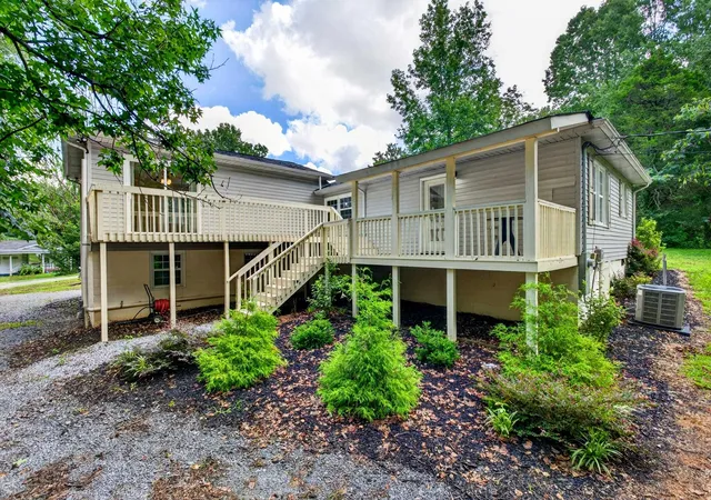 Photo 3 of Single family home for sale at 301 W Finger St, Landrum, SC 29356 | MLS# SPN340128 | Listing updated on 2026-10-21