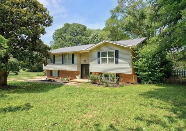 Photo 2 of Sale Pending at 116 Winston Way, Easley, SC 29640 | MLS# SPN340220 | Listing updated on 2026-09-13