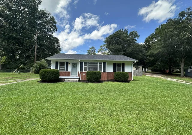 Photo 1 of Sale Pending at 400 Wadsworth Rd, Spartanburg, SC 29301 | MLS# SPN340233 | Listing updated on 2026-09-23