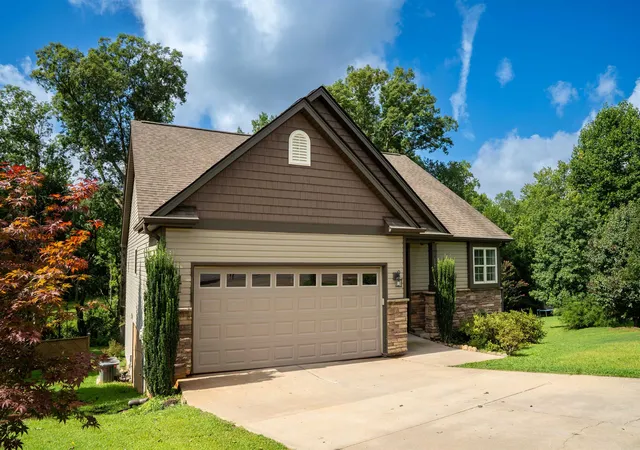 Photo 3 of Single family home for sale at 121 Albus Dr, Wellford, SC 29385 | MLS# SPN340245 | Listing updated on 2026-10-01