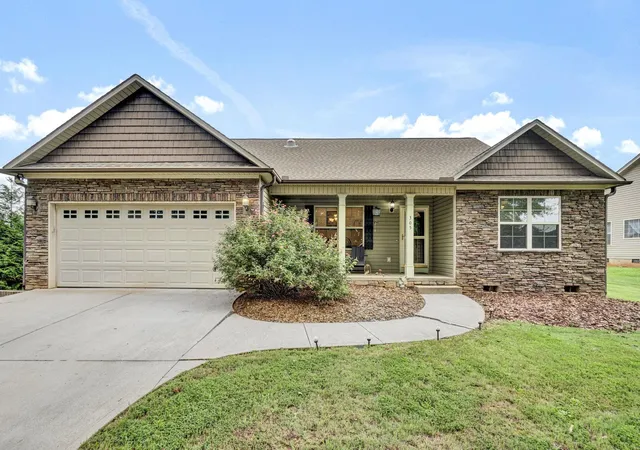 Photo 2 of Sale Pending at 305 Bent River Dr, Inman, SC 29349 | MLS# SPN340276 | Listing updated on 2026-10-13