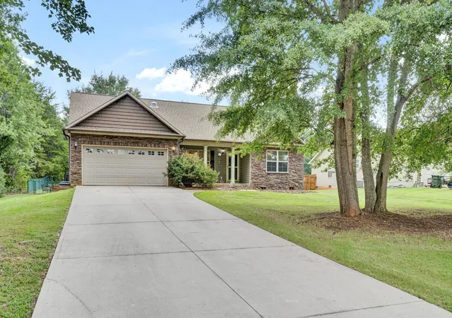 Photo 3 of Sale Pending at 305 Bent River Dr, Inman, SC 29349 | MLS# SPN340276 | Listing updated on 2026-10-13