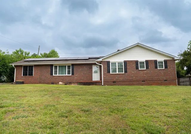 Photo 1 of Sale Pending at 102 N Lanford Rd, Spartanburg, SC 29301 | MLS# SPN340308 | Listing updated on 2026-10-15