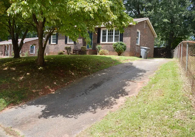 Photo 3 of Single family home for sale at 112 Nevada St, Spartanburg, SC 29306 | MLS# SPN340340 | Listing updated on 2026-09-05