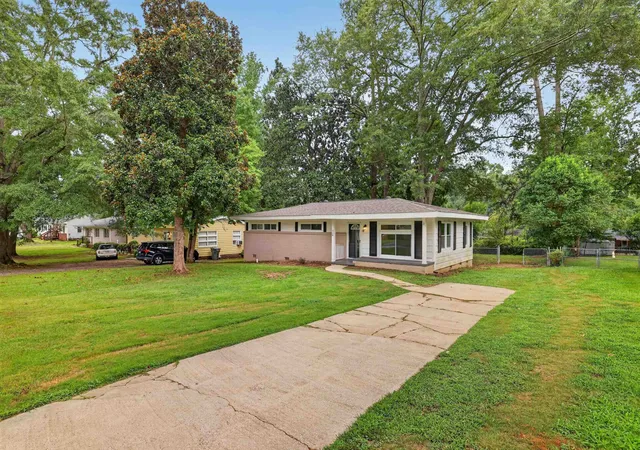 Photo 2 of Sale Pending at 114 1st Avenue, Spartanburg, SC 29302 | MLS# SPN340360 | Listing updated on 2026-10-02