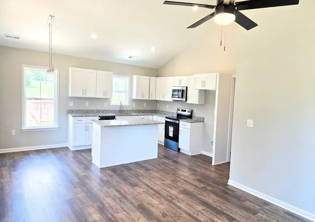 Photo 3 of Sale Pending at 595 Vernon St, Spartanburg, SC 29303 | MLS# SPN340457 | Listing updated on 2026-10-02