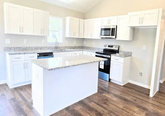 Photo 3 of Sale Pending at 595 Vernon St, Spartanburg, SC 29303 | MLS# SPN340457 | Listing updated on 2026-10-02