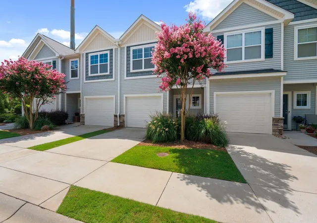 Photo 2 of Townhouse for sale at 10 Harvest Bell Ln, Taylors, SC 29687 | MLS# SPN340511 | Listing updated on 2026-08-14