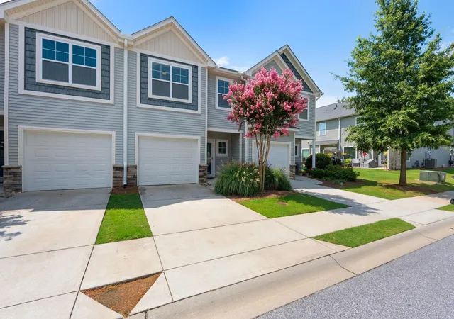 Photo 3 of Townhouse for sale at 10 Harvest Bell Ln, Taylors, SC 29687 | MLS# SPN340511 | Listing updated on 2026-08-14