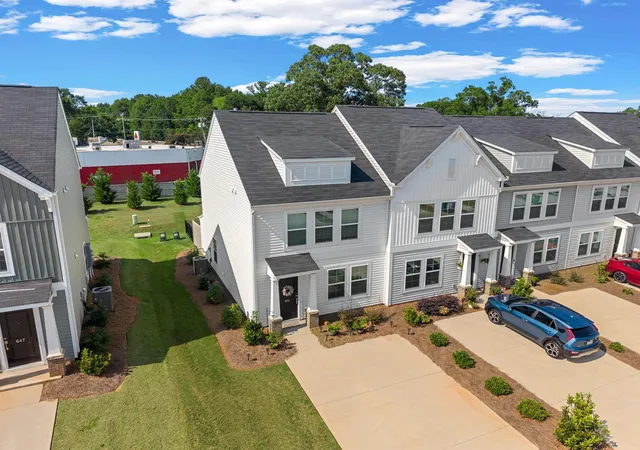 Photo 3 of Sale Pending at 651 Blossom Run Dr, Spartanburg, SC 29307 | MLS# SPN340568 | Listing updated on 2026-10-21