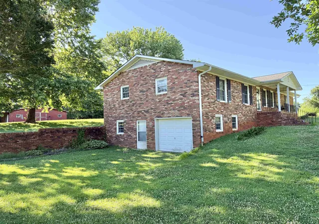 Photo 2 of Sale Pending at 631 Riveroak Cir, Inman, SC 29349 | MLS# SPN340680 | Listing updated on 2026-08-19