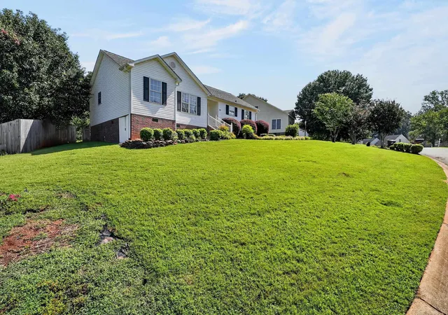 Photo 2 of Single family home for sale at 142 Caroway Ct, Spartanburg, SC 29303 | MLS# SPN340691 | Listing updated on 2026-09-29