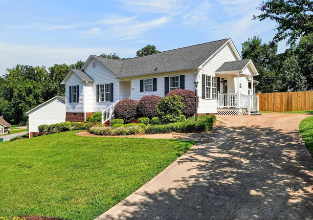 Photo 3 of Single family home for sale at 142 Caroway Ct, Spartanburg, SC 29303 | MLS# SPN340691 | Listing updated on 2026-09-29