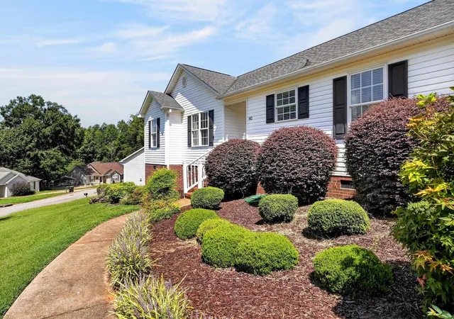 Photo 4 of Single family home for sale at 142 Caroway Ct, Spartanburg, SC 29303 | MLS# SPN340691 | Listing updated on 2026-09-29