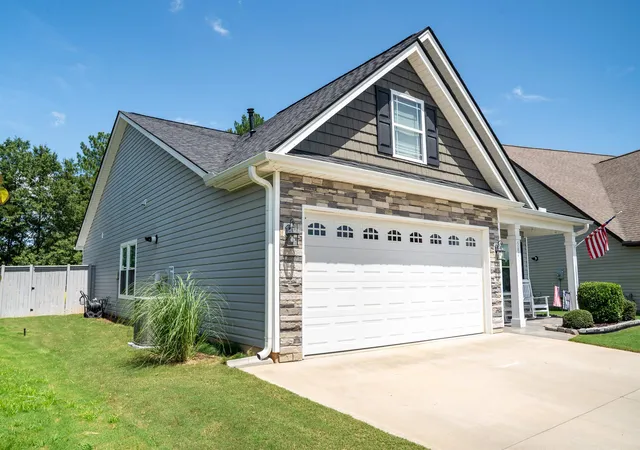 Photo 2 of Single family home for sale at 562 Ridgeville Xing Dr, Inman, SC 29349 | MLS# SPN340736 | Listing updated on 2026-09-23