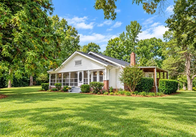 Single family home for sale at 675 Old Ml Rd, Campobello, SC 29322 | MLS# SPN340800