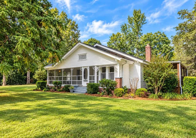 Photo 2 of Single family home for sale at 675 Old Ml Rd, Campobello, SC 29322 | MLS# SPN340800 | Listing updated on 2026-10-07