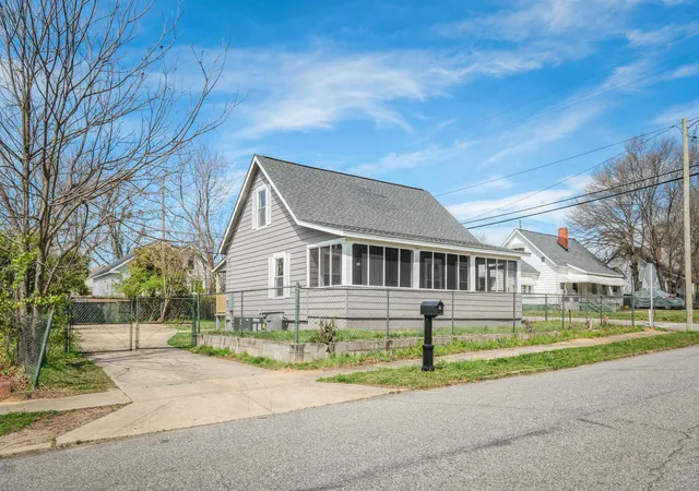 Photo 2 of Single family home for sale at 59 Smythe Ave, Greenville, SC 29605 | MLS# SPN340917 | Listing updated on 2026-10-09