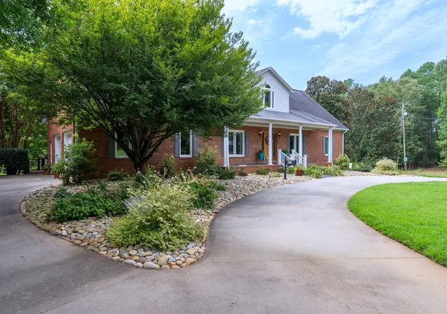 Photo 3 of Single family home for sale at 162 Sloans Grove Rd, Spartanburg, SC 29307 | MLS# SPN340975 | Listing updated on 2026-08-27