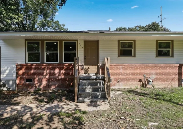 Photo 3 of Single family home for sale at 320 Langston Dr, Greenville, SC 29617 | MLS# SPN340980 | Listing updated on 2026-10-09